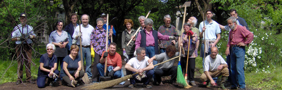 Dal 2003 i volontari del Giardino degli Aromi svolgono attività a diretto contatto con la natura. Per promuovere il benessere personale, favorire l'inclusione e il reinserimento di persone che attraversano momenti di difficoltà